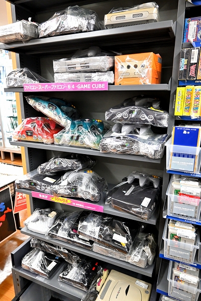 画像ギャラリー No.010のサムネイル画像 / コレクターやファン以外も「レトロゲーム」を売り買いする時代に。一般層の多いブックオフに最近の動向について話を聞いた