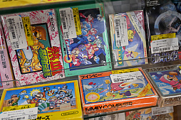 画像ギャラリー No.012のサムネイル画像 / コレクターやファン以外も「レトロゲーム」を売り買いする時代に。一般層の多いブックオフに最近の動向について話を聞いた