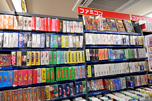 画像ギャラリー No.014のサムネイル画像 / コレクターやファン以外も「レトロゲーム」を売り買いする時代に。一般層の多いブックオフに最近の動向について話を聞いた