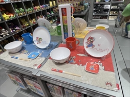 画像ギャラリー No.008のサムネイル画像 / 「Nintendo KYOTO」は公式直営店であり新たなテーマパーク！　こだわりのある商品陳列も楽しい，ゲームファンなら一度体験してほしい空間だ