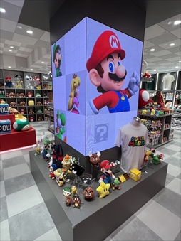 画像ギャラリー No.020のサムネイル画像 / 「Nintendo KYOTO」は公式直営店であり新たなテーマパーク！　こだわりのある商品陳列も楽しい，ゲームファンなら一度体験してほしい空間だ