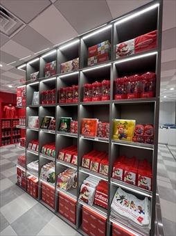画像ギャラリー No.030のサムネイル画像 / 「Nintendo KYOTO」は公式直営店であり新たなテーマパーク！　こだわりのある商品陳列も楽しい，ゲームファンなら一度体験してほしい空間だ