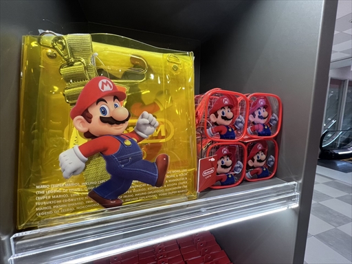 画像ギャラリー No.033のサムネイル画像 / 「Nintendo KYOTO」は公式直営店であり新たなテーマパーク！　こだわりのある商品陳列も楽しい，ゲームファンなら一度体験してほしい空間だ