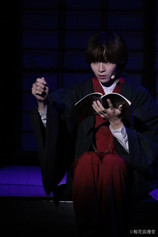 画像ギャラリー No.006のサムネイル画像 / 太宰 治氏の小説「人間失格」を題材とした「桜花浪漫堂 朗読劇『人間失格』」ゲネプロ公演レポート。俳優陣の演技と和楽器の演奏で魅せられた
