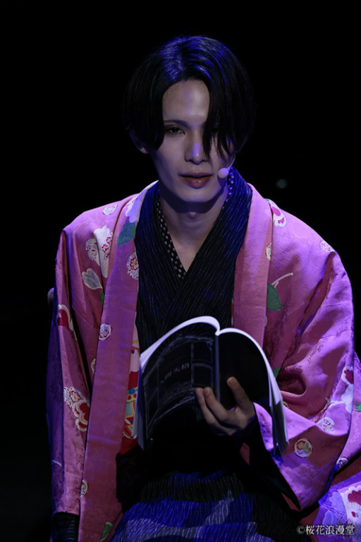画像ギャラリー No.010のサムネイル画像 / 太宰 治氏の小説「人間失格」を題材とした「桜花浪漫堂 朗読劇『人間失格』」ゲネプロ公演レポート。俳優陣の演技と和楽器の演奏で魅せられた