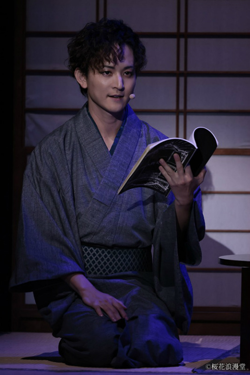 画像ギャラリー No.012のサムネイル画像 / 太宰 治氏の小説「人間失格」を題材とした「桜花浪漫堂 朗読劇『人間失格』」ゲネプロ公演レポート。俳優陣の演技と和楽器の演奏で魅せられた