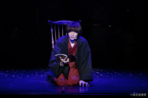 画像ギャラリー No.017のサムネイル画像 / 太宰 治氏の小説「人間失格」を題材とした「桜花浪漫堂 朗読劇『人間失格』」ゲネプロ公演レポート。俳優陣の演技と和楽器の演奏で魅せられた