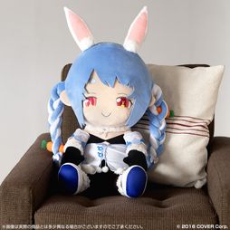 画像ギャラリー No.006のサムネイル画像 / ホロライブ・兎田ぺこらがPCクッションになって登場。全高約55cmのムフー顔が味わい深い一品で,デスクワークのお供におすすめ