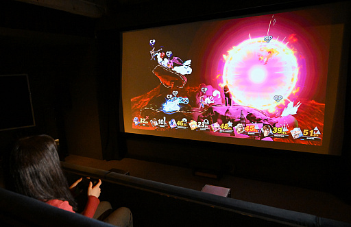 画像ギャラリー No.010のサムネイル画像 / 大スクリーンでゲーム推し活しようぜ! “レンタルシアター”の165インチ画面で至高のひとときを味わえる時代が来た