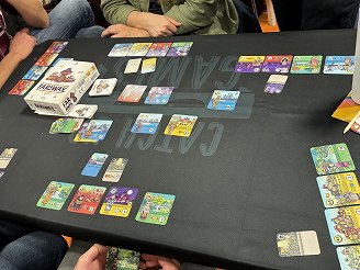 画像ギャラリー No.021のサムネイル画像 / フランスのアナログゲームの祭典,実は大規模。日本の「ナナ」が大賞で話題にもなった「FIJ 2024」はこんなイベントだ
