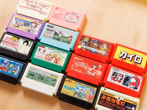 画像ギャラリー No.004のサムネイル画像 / ファミコンのカートリッジをキャンバスに,架空のゲームをデザインする。20回の節目を迎えた「わたしのファミカセ展」のこれまでの歩み