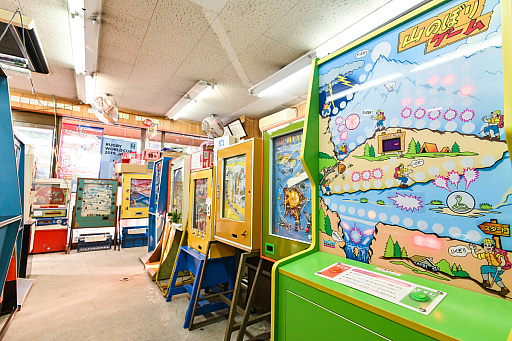 画像ギャラリー No.004のサムネイル画像 / 10円玉を入れてバチンッ! と弾いたりする,古きゲームたちとまた遊ぼ。東京・板橋の「駄菓子屋ゲーム博物館」に行ってきた