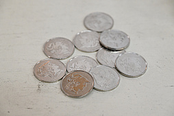 画像ギャラリー No.006のサムネイル画像 / 10円玉を入れてバチンッ! と弾いたりする,古きゲームたちとまた遊ぼ。東京・板橋の「駄菓子屋ゲーム博物館」に行ってきた