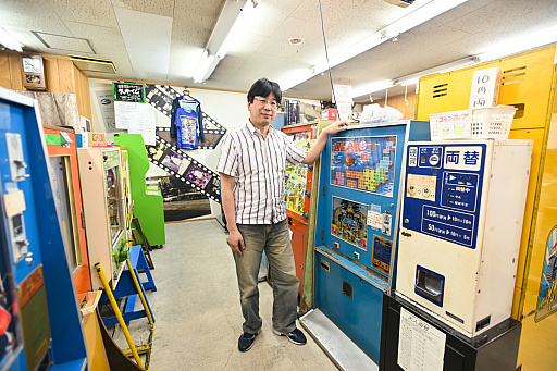 画像ギャラリー No.022のサムネイル画像 / 10円玉を入れてバチンッ! と弾いたりする,古きゲームたちとまた遊ぼ。東京・板橋の「駄菓子屋ゲーム博物館」に行ってきた