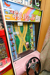 画像ギャラリー No.053のサムネイル画像 / 10円玉を入れてバチンッ! と弾いたりする,古きゲームたちとまた遊ぼ。東京・板橋の「駄菓子屋ゲーム博物館」に行ってきた