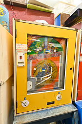 画像ギャラリー No.075のサムネイル画像 / 10円玉を入れてバチンッ! と弾いたりする,古きゲームたちとまた遊ぼ。東京・板橋の「駄菓子屋ゲーム博物館」に行ってきた