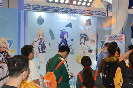 画像ギャラリー No.007のサムネイル画像 / 中国のオタクの今がここにある。上海で開催中の「BiliBili World 2024」は,ゲーム関連の出展も多い,二次元好きに向けた巨大イベントだ