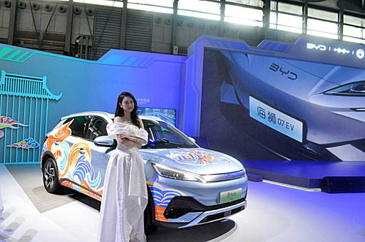 画像ギャラリー No.008のサムネイル画像 / まるでモーターショー？　なぜ自動車がChinaJoyに出展されるのか，ブースを回って聞いてみた［CJ2024］