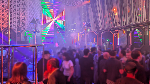 画像ギャラリー No.004のサムネイル画像 / 東京ゲームショウの前夜祭!? 招待制イベント「SEGA TGS PARTY」が今年も開催。横山昌義氏や「龍が如く」新作に登場する“ミナト区女子”の姿も