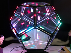 まさにセンスがワンダー！ 万華鏡的多面体を舞台にコインを集める協力ゲーム「Hyper Wobbler」は，端から見ると謎の儀式？［TGS2024］
