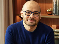 デミス・ハサビス氏がノーベル化学賞を受賞。P・モリニュー氏とともに「テーマパーク」をデザインし，「Evil Genius」などの作品を生み出した過去を持つ