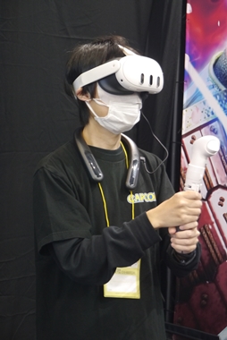 画像ギャラリー No.015のサムネイル画像 / 「鬼武者VR Shadow Team」では，コントローラを刀のように振るい，幻魔を斬る“バッサリ感”を堪能できる［AEPO2024］