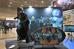 画像ギャラリー No.009のサムネイル画像 / 「東京コミコン2024」レポート。ジェイソン・モモアさんやマッツ・ミケルセンさんたちの出演にステージは大盛り上がり。デロリアンなどの展示も