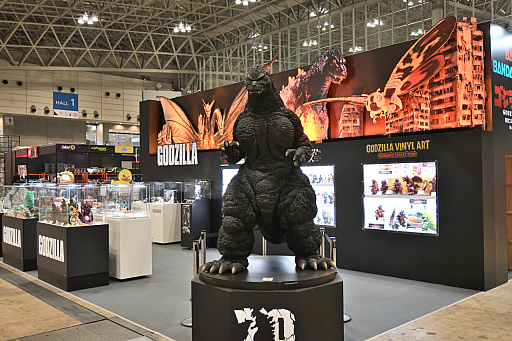 画像ギャラリー No.038のサムネイル画像 / 「東京コミコン2024」レポート。ジェイソン・モモアさんやマッツ・ミケルセンさんたちの出演にステージは大盛り上がり。デロリアンなどの展示も