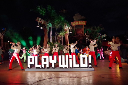 画像ギャラリー No.005のサムネイル画像 / USJ「ドンキーコング・カントリー」グランドオープン前夜祭を開催。生みの親である宮本 茂氏がドンキーコングと肩を並べるエモーショナルな瞬間も