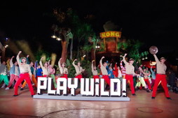 画像ギャラリー No.007のサムネイル画像 / USJ「ドンキーコング・カントリー」グランドオープン前夜祭を開催。生みの親である宮本 茂氏がドンキーコングと肩を並べるエモーショナルな瞬間も