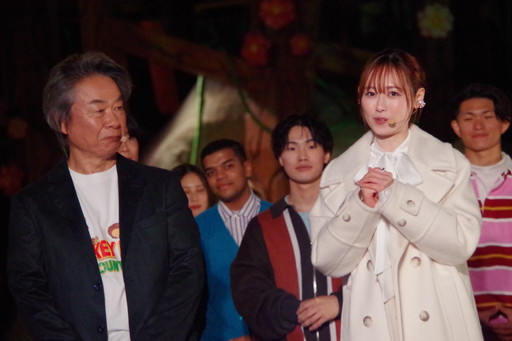 画像ギャラリー No.012のサムネイル画像 / USJ「ドンキーコング・カントリー」グランドオープン前夜祭を開催。生みの親である宮本 茂氏がドンキーコングと肩を並べるエモーショナルな瞬間も