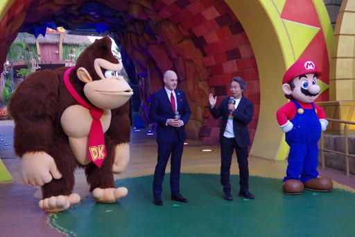 画像ギャラリー No.003のサムネイル画像 / USJ「ドンキーコング・カントリー」本日,グランドオープン。セレモニーに宮本 茂氏が登場,ドンキーコングとマリオもお祝いに駆けつけた
