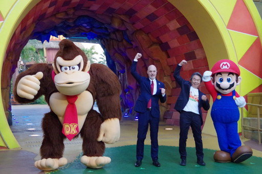 画像ギャラリー No.005のサムネイル画像 / USJ「ドンキーコング・カントリー」本日,グランドオープン。セレモニーに宮本 茂氏が登場,ドンキーコングとマリオもお祝いに駆けつけた