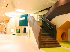 NCSOFT本社に行ってみたら，保育園から病院，図書館，食堂，結婚式場（？）までなんでも揃ってる巨大オフィスビルだった