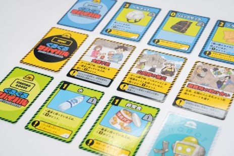 画像ギャラリー No.003のサムネイル画像 / 遊びながら防災グッズの知識が学べるボードゲーム「ぐるぐるサバイバル」，本日発売の「勉タメジャンプ2025 Vol.1」の付録に