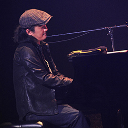 画像ギャラリー No.006のサムネイル画像 / Key25周年を記念したライブ「鍵音祭 -Key Instrumental Live-」,2025年3月1日に開催。作曲家・折戸伸治氏がMCとして出演