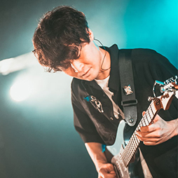 画像ギャラリー No.011のサムネイル画像 / Key25周年を記念したライブ「鍵音祭 -Key Instrumental Live-」,2025年3月1日に開催。作曲家・折戸伸治氏がMCとして出演