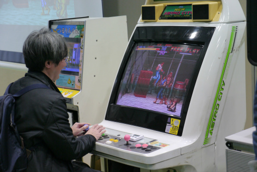 画像ギャラリー No.042のサムネイル画像 / レトロゲーム愛だらけの「RETRO GAME SUMMIT Lv.4」開催。実機で動くファミコンソフト,研究同人誌,「ファイナルファイト」最速大会なども