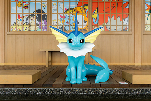 画像ギャラリー No.003のサムネイル画像 / 「わくらポケモン足湯」,ギャラドス,コダック,シャワーズの像が破損。オープンからわずか1か月ほど