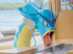 「わくらポケモン足湯」，ギャラドス，コダック，シャワーズの像が破損。オープンからわずか1か月ほど